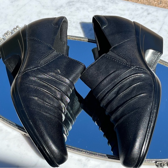 Clarks Emily 2 Cove, Black, Slip-on Shoe, 8, Ruching Detail, 2” Heel, Like New - Picture 7 of 13